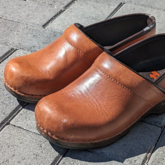 Dansko XP Clogs Brown EU Size 38 (US 7.5-8) - Picture 1 of 7